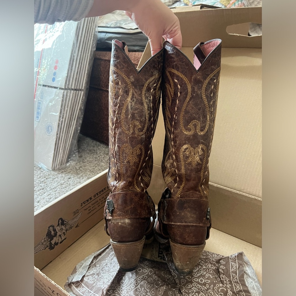 Junk Gypsy Vagabond by Lane Brown Embroidered Heeled Snip toe Boots - Picture 9 of 16
